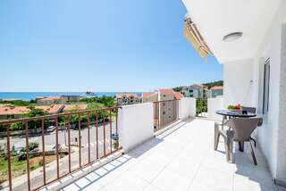 Гостевой дом Apartments Vjera Petrovac Петровац Номер-студио с видом на море-4