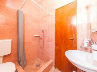 Гостевой дом Apartments Vjera Petrovac Петровац Номер-студио с кроватью размера "king-size" и диван-кроватью-12