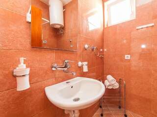 Гостевой дом Apartments Vjera Petrovac Петровац Номер-студио с кроватью размера "king-size" и диван-кроватью-13